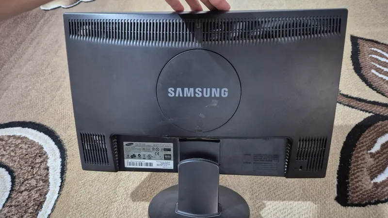 Samsung Monitor — фото 1