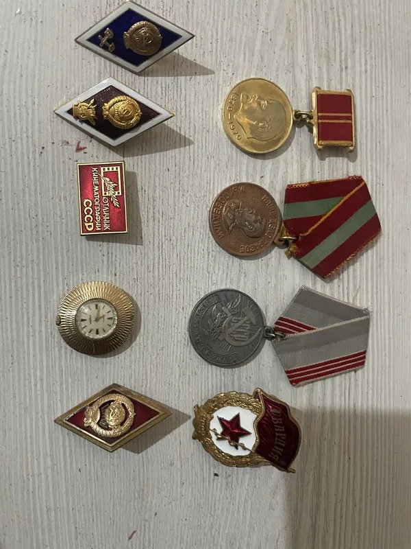 Antikivar medalar va soat