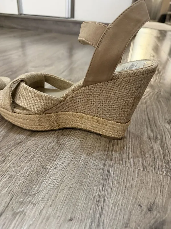 Оригинальные босоножки GUESS — фото 2