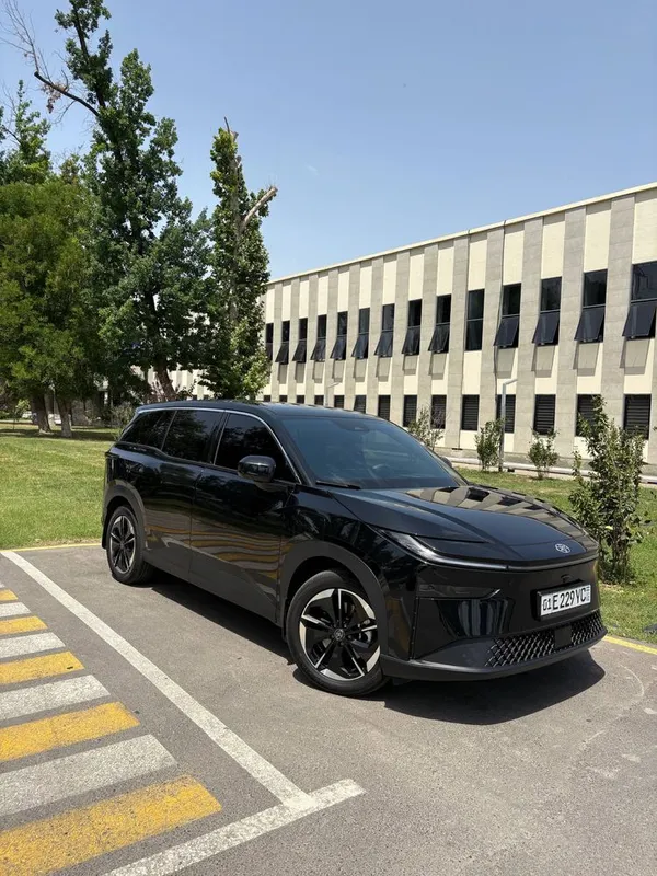 TOYOTA BZ3X Pro Plus EV 520 чистый как новый