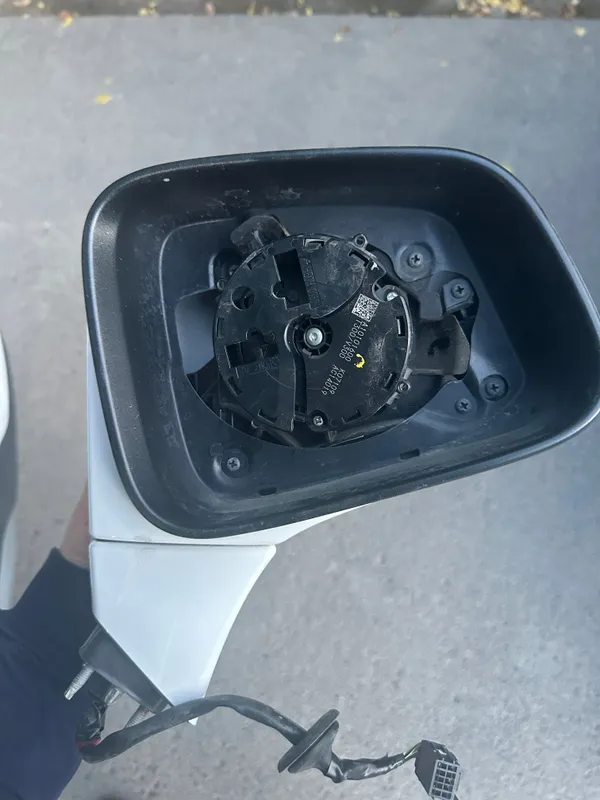 Боковое зеркало. Продам на запчасти 1