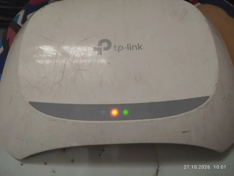 Wi‑Fi роутер и кабели — всё, что на фото, 100 тысяч 5