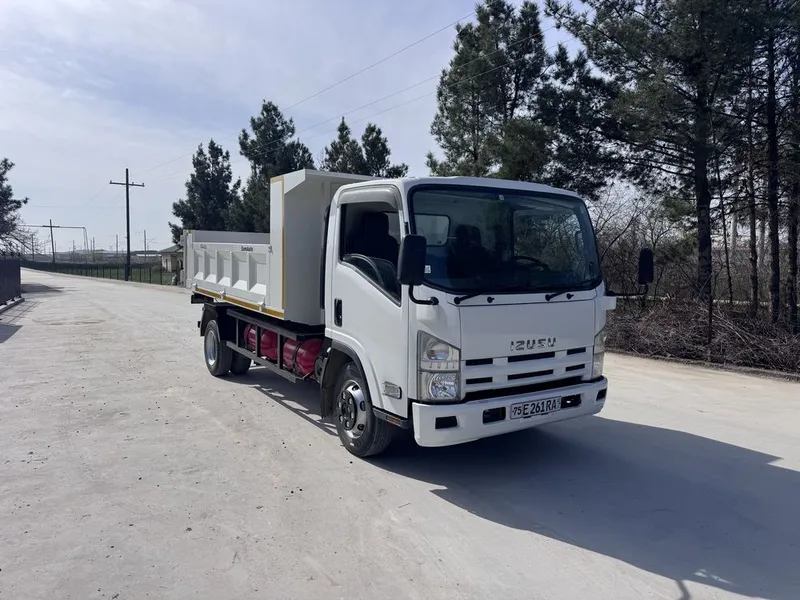 Isuzu Samasval 2011 6