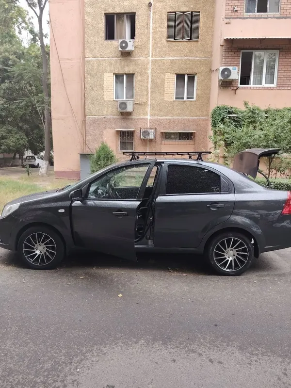 продаеться своя нексия 3 автомат 3