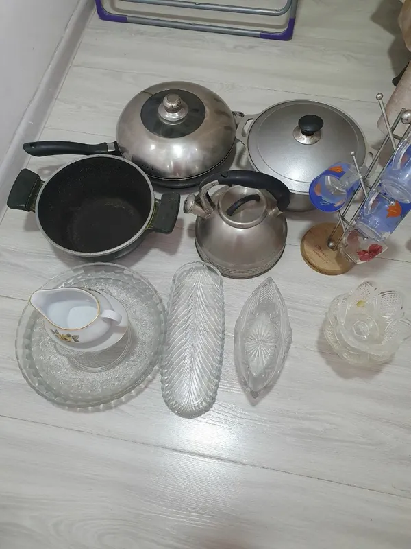 Большой казан, большая сковородка, хрусталь Читайте описание
