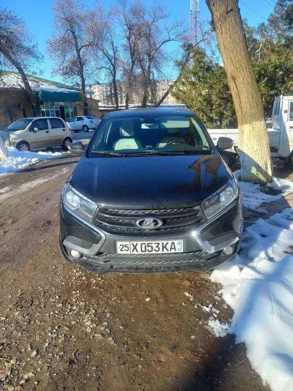 Lada X-Ray Qora Srochno sotiladi