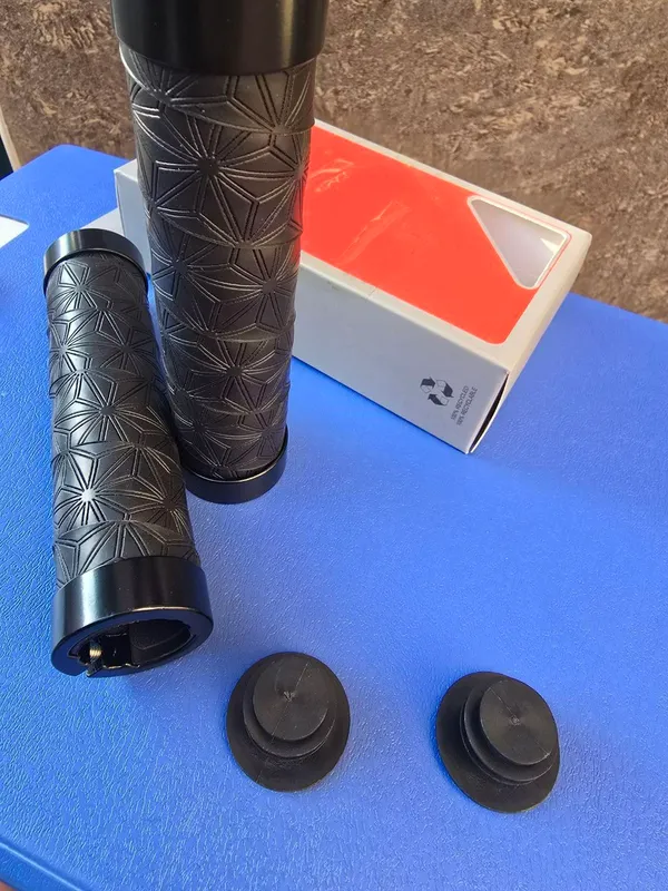 Грипсы GRIPS с локами 1