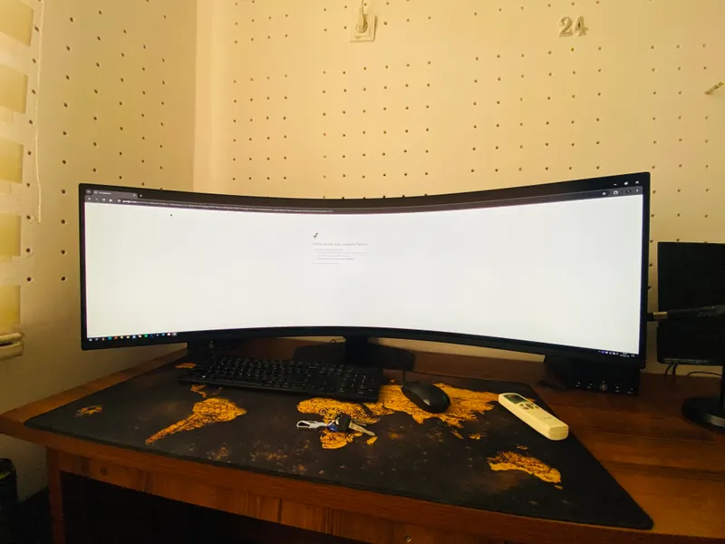 Ultra-wide curved monitor — фото 1