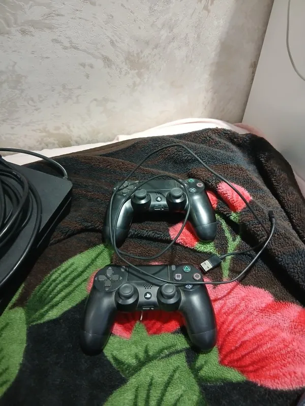PlayStation 4 plus 6