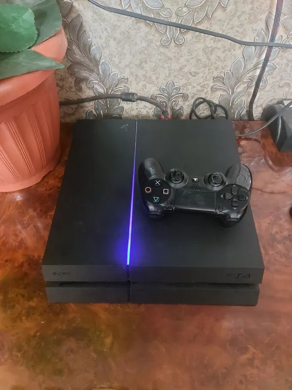 Playstation 4 fat sotiladi