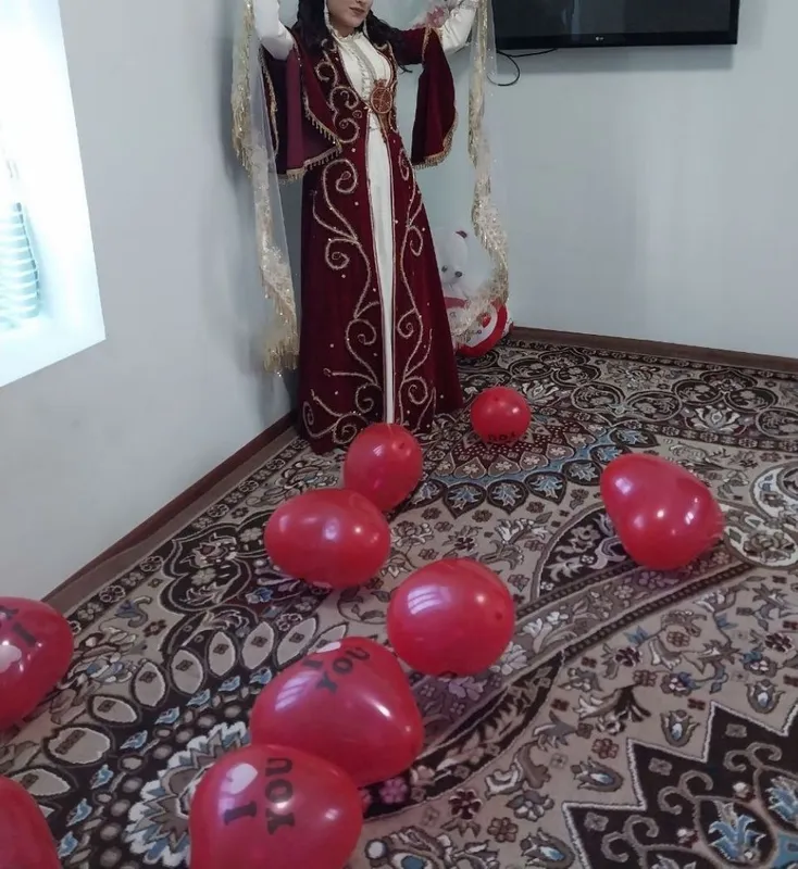 vecherniy ko'ylak  1 marta kiyilgan holati yaxshi 4