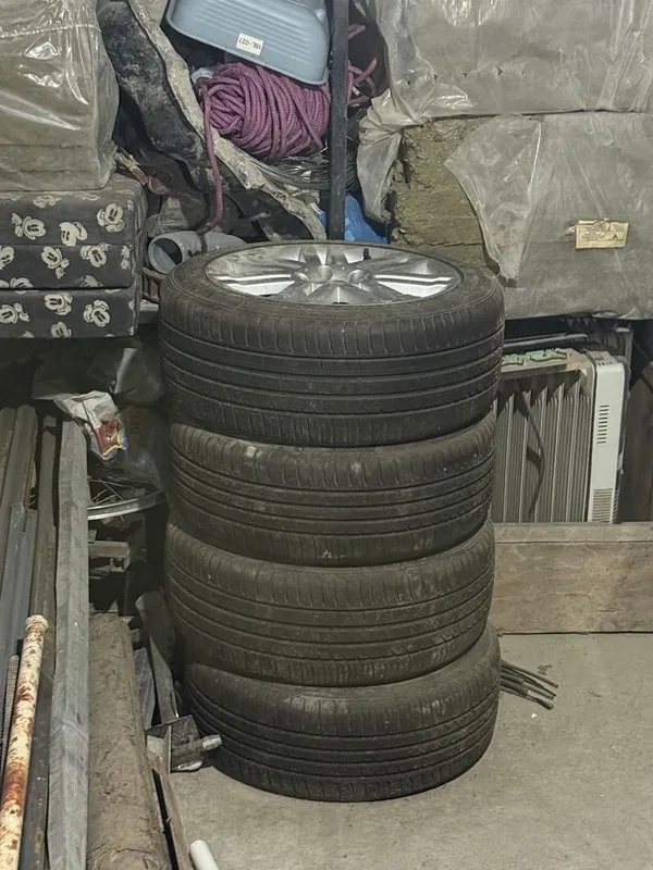 Продаётся балон и диски как новый Мерседес Бенс ariginal год 21-22 — фото 1