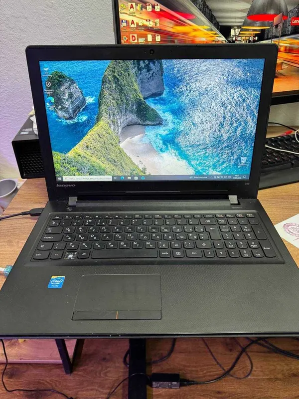 Продается ноутбук LENOVO 80М3 срочно