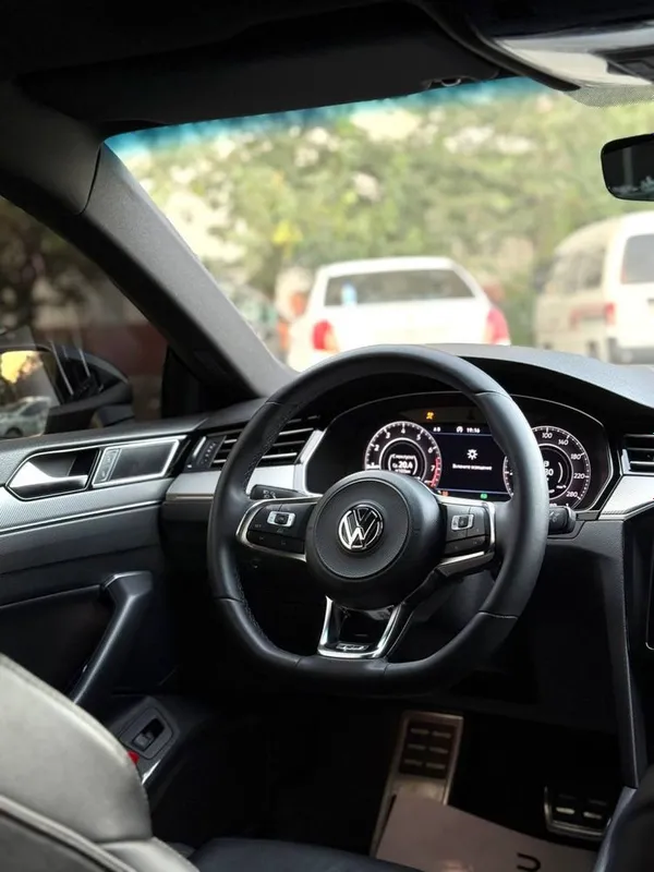 Volkswagen Arteon R 8 Volkswagen Arteon R 8