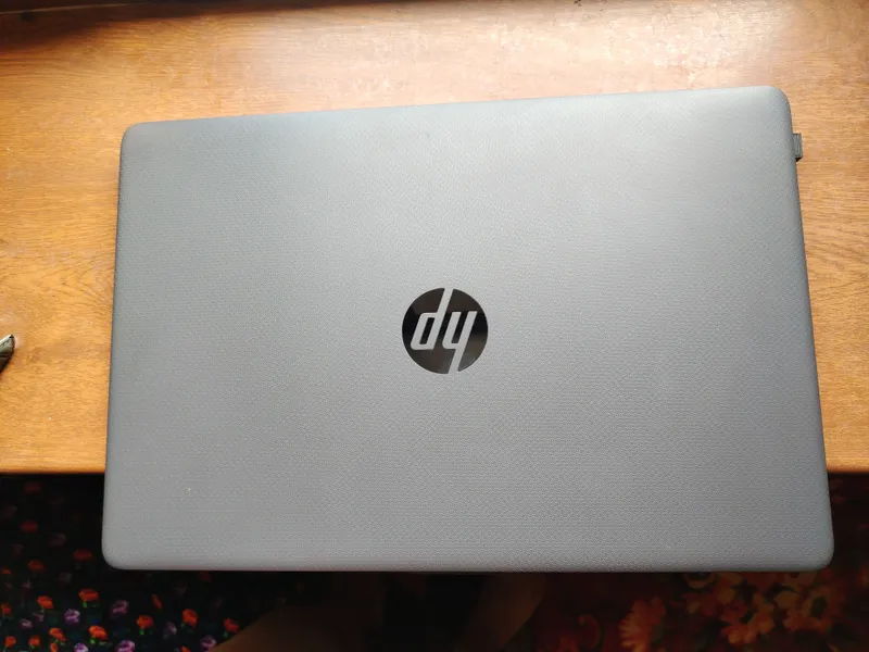noutbuk hp Intel hotirasi 4/256 sumkasi ham bor