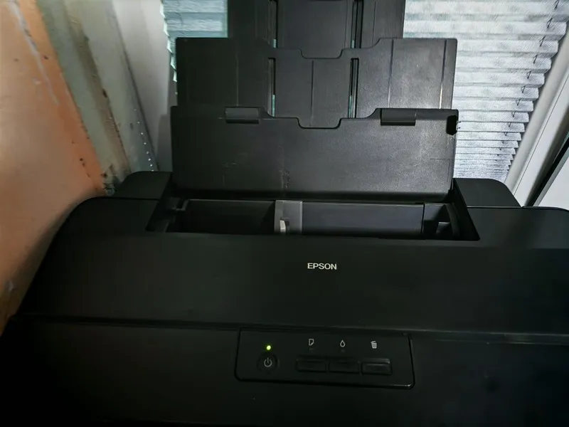 Printer sotiladi epson L1800 4 Printer sotiladi epson L1800 4