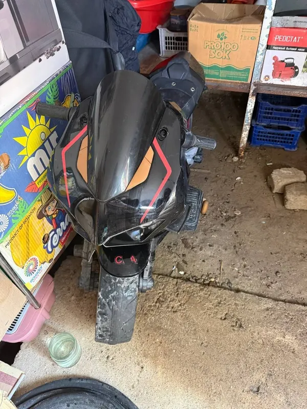 детский электромотоцикл Ducati V5 ч идеальное состояние ёрного цвета
