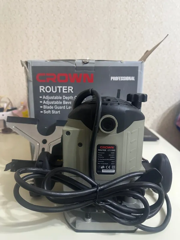 Продается Профессиональный фрезер CROWN CT11002 2
