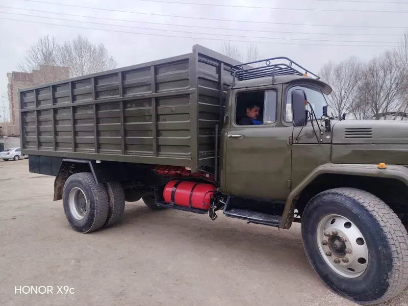 Zil 131 sotiladi