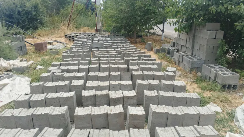 Shlaka blok sotiladi. Kattaqoʻrgʻon 3 Shlaka blok sotiladi. Kattaqoʻrgʻon 3