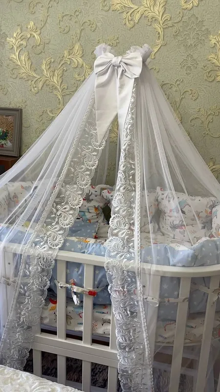 Детская кровать и корзина для малышей