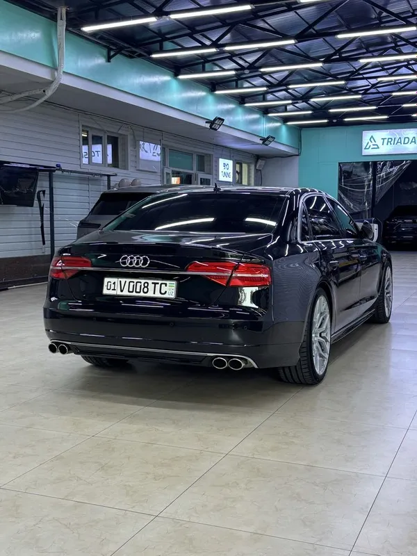 Audi A8 Long 4.0 turbo 700 лс — фото 1