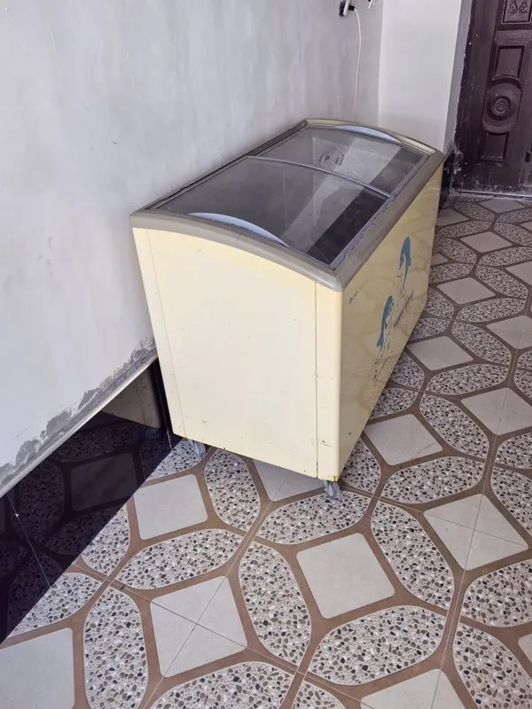Morozilnik sotiladi