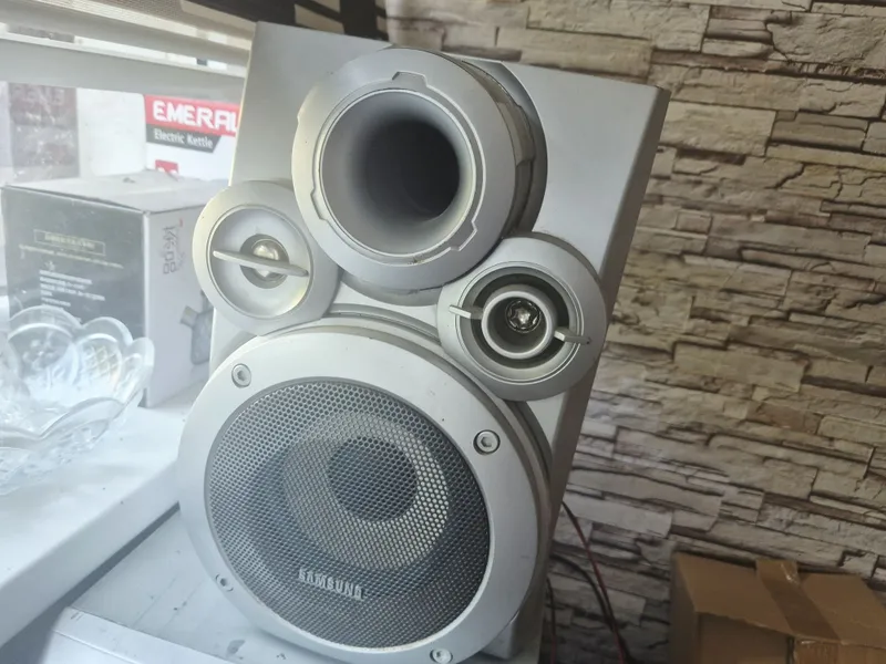 Samsung musiqa markazini sotaman 3 Samsung musiqa markazini sotaman 3