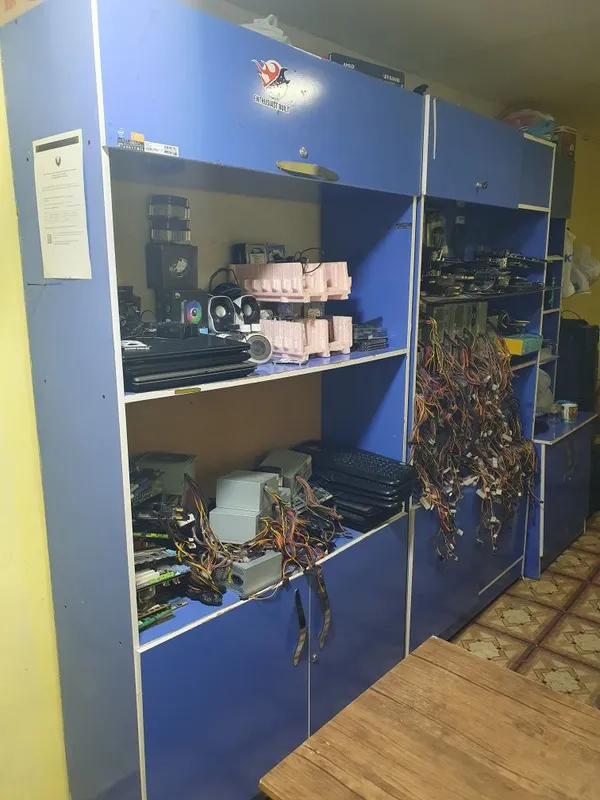 Шкаф полка 3та бор, хаммаси 1млн 2 Шкаф полка 3та бор, хаммаси 1млн 2