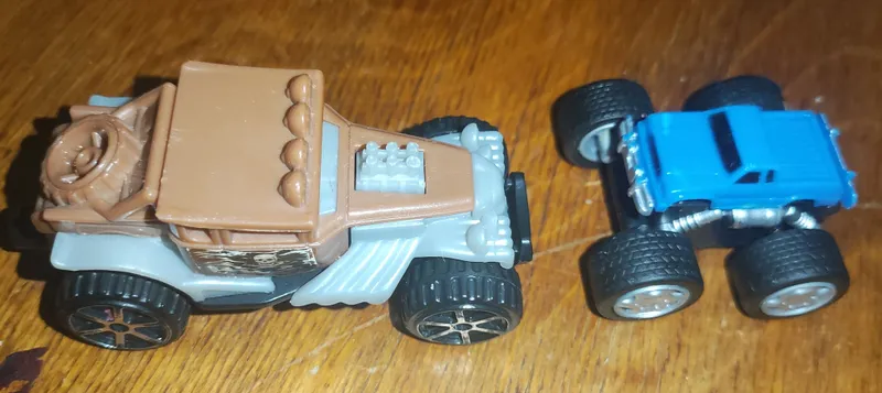 Машинки от Disney, hot wheels. Фигурки Marvel — фото 3