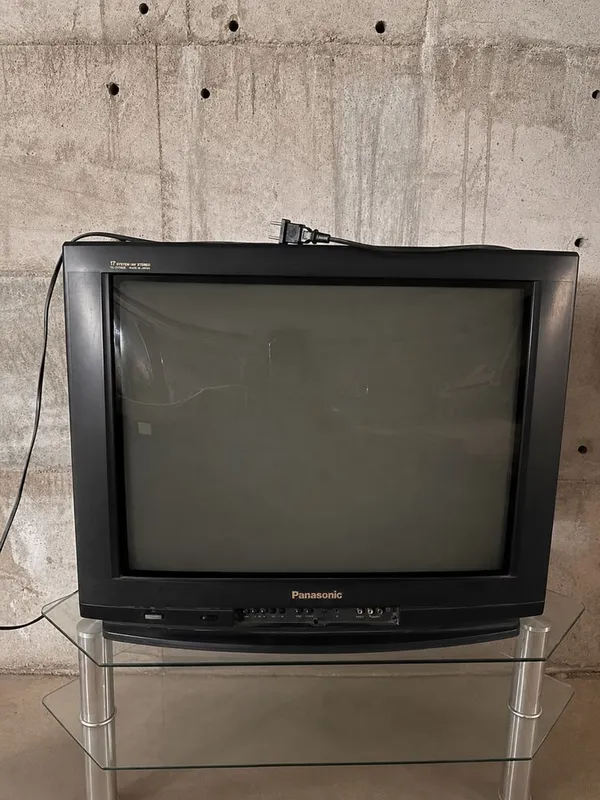 Panasonic telivizor va podstavka 1 Panasonic telivizor va podstavka 1