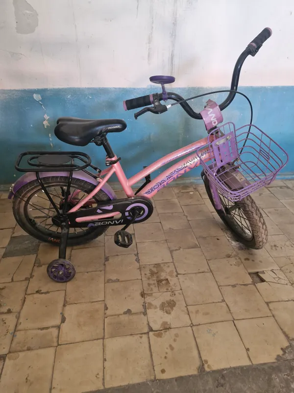 Qizlar velosiped sotiladi Qizlar velosiped sotiladi