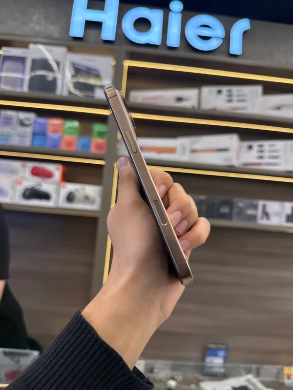 Iphone 16 pro max 3
