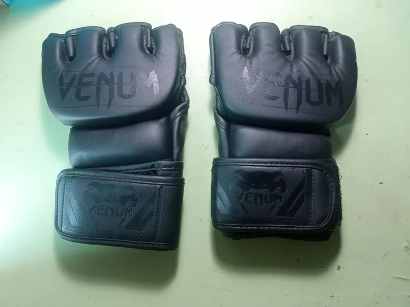 VENUM MMA perchatkasi sotiladi.