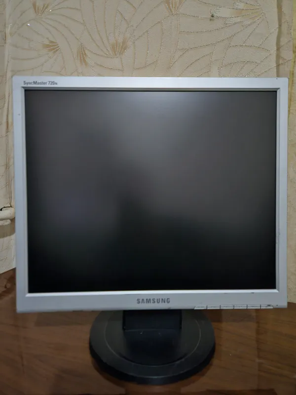 Монитор Samsung Model 720N 17 дюймовый 2 Монитор Samsung Model 720N 17 дюймовый 2