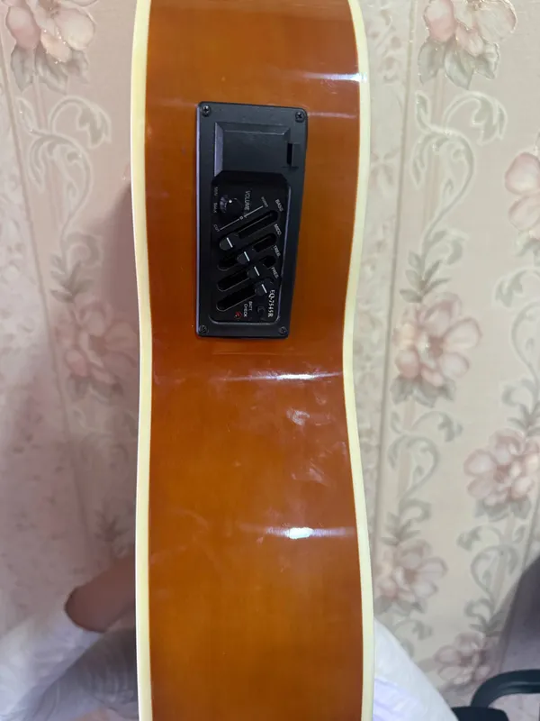 gitara sotiladi yangi holati 6 gitara sotiladi yangi holati 6