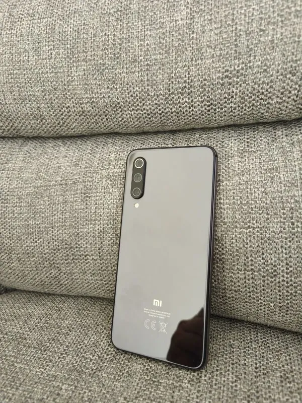 Prodayotsya xiomi 9 se 100$ 1
