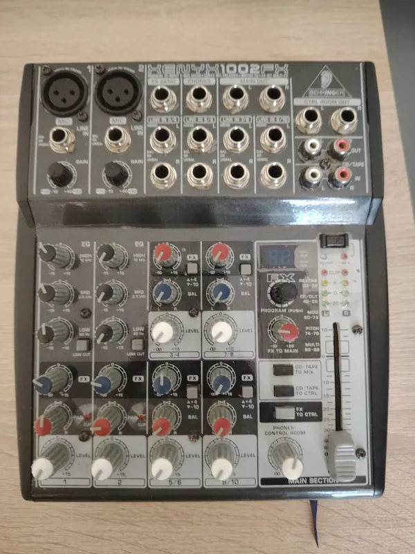 Pult Zvukovoy, BEHRINJER XENYX 1002FX 1