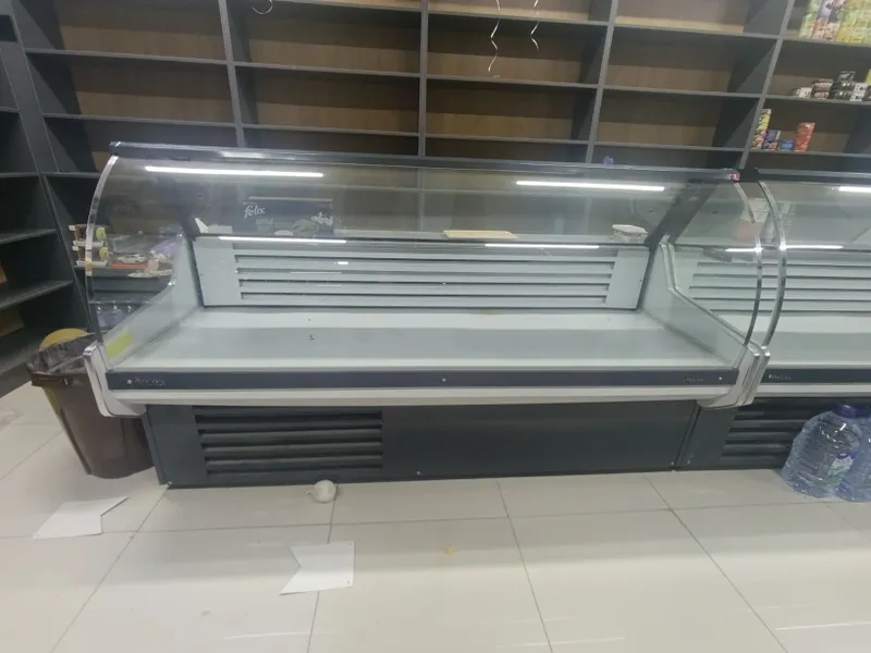 Vitrina Xaladilnik va vitrinasotiladi MDF dan xplati yengi sotiladi x