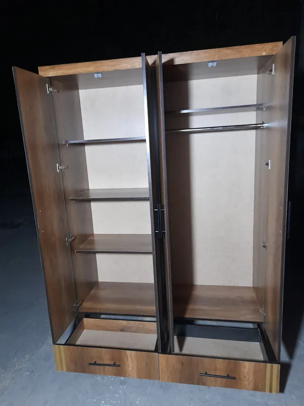 Шкаф 4-дверный 2