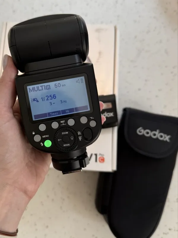 Вспышка Godox V1 Pro C 4
