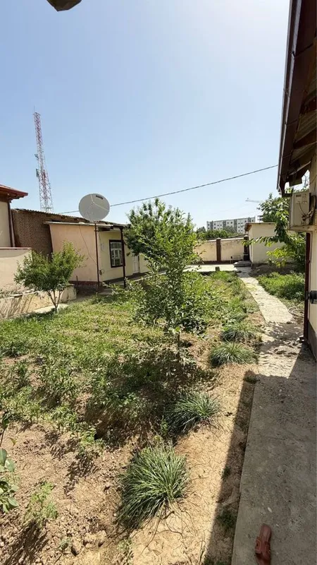 Xovli sotiladi, Chashma tarafda Ravshan Mirzayev Klinika bn bir devor — фото 8
