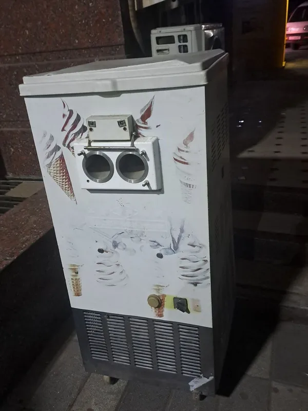 Frezer sotiladi 380w 1