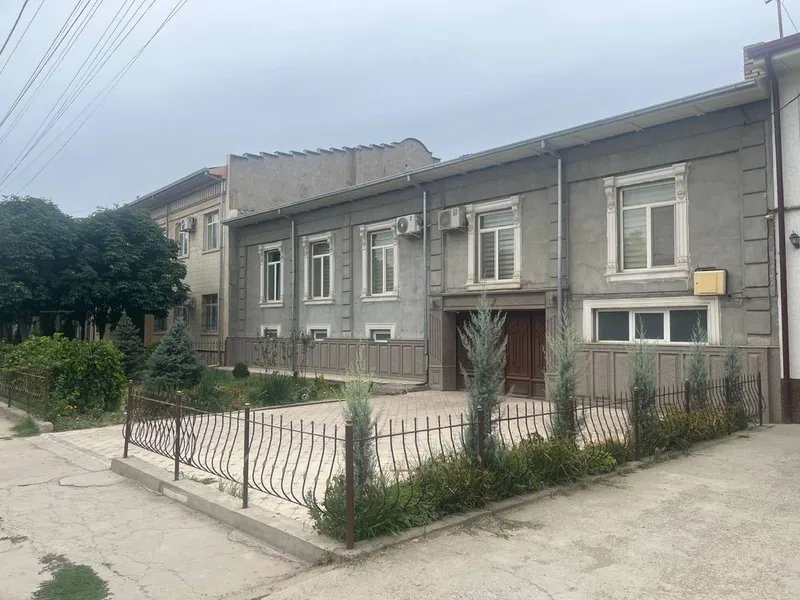 Ҳовли уй сотилади 1