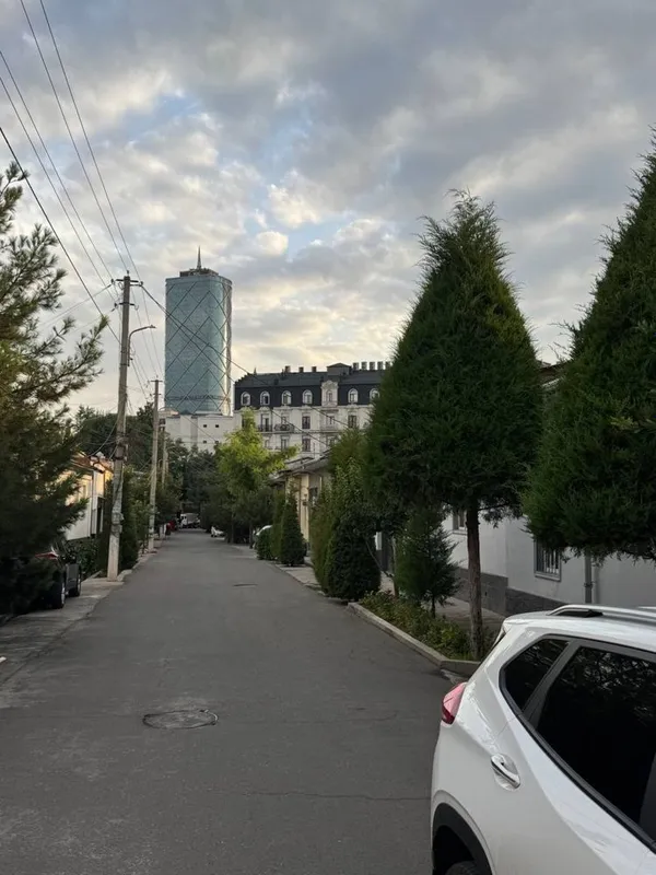 Дом 6 ком.6сот.Яккасарай район аренда 2800 $ 1