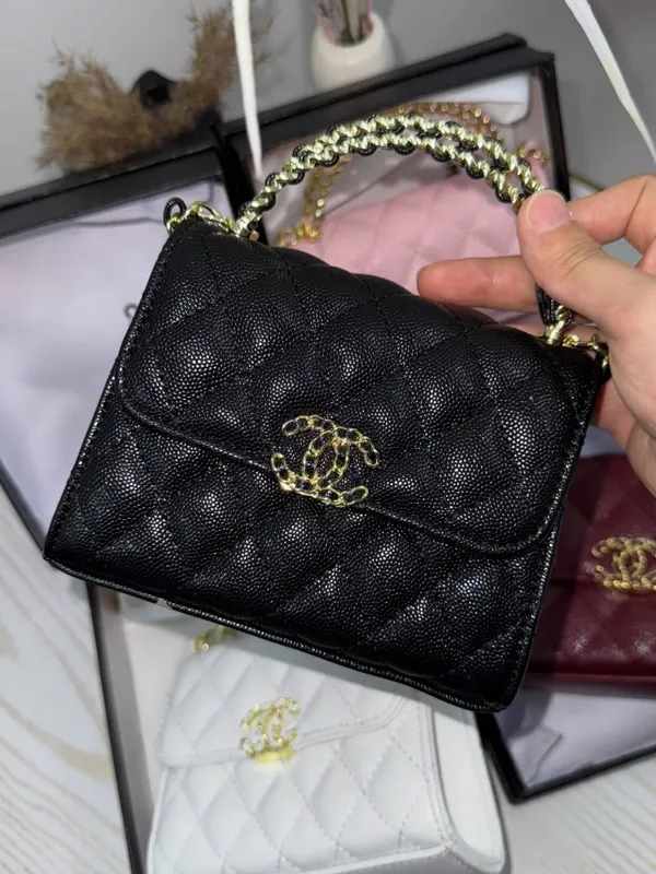 Оригинальная сумка Chanel, с коробкой и документами 2 Оригинальная сумка Chanel, с коробкой и документами 2