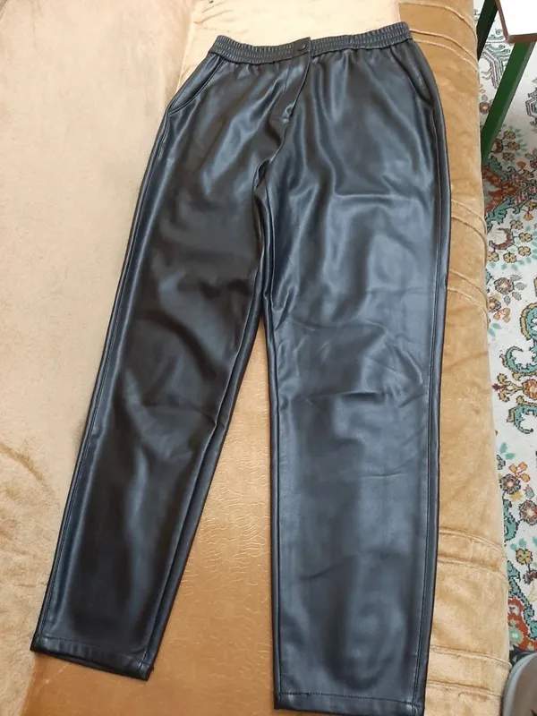 Женские брюки из экокожи