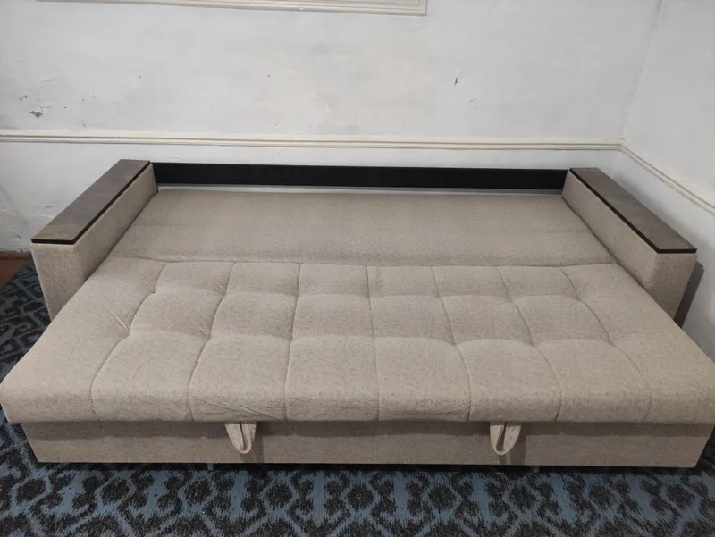 Divan sotiladi ochilib yopiladigan Divan sotiladi ochilib yopiladigan