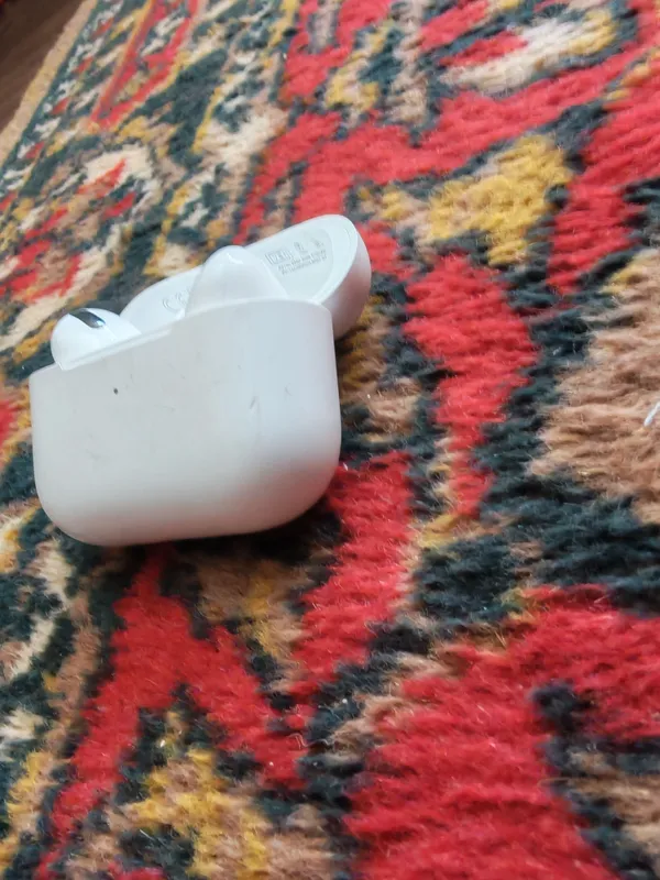Airpods Pro пришёл из чины 6