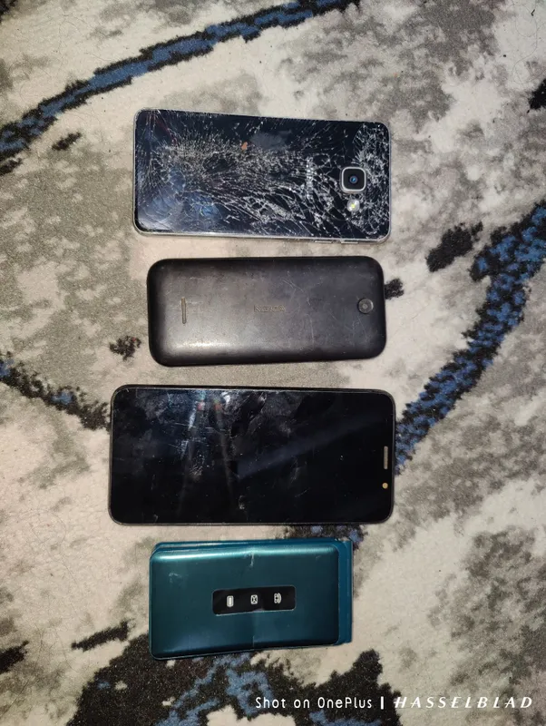 Telefon ehtiyot qisimlar sotiladi Telefon ehtiyot qisimlar sotiladi